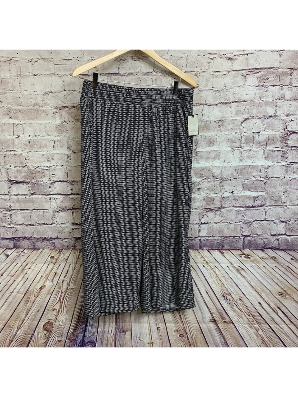 Dana Buchman Black Geometric Elastic Waist Wide Leg Crop Pants